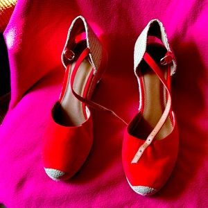 Red shoes 8.5 red news